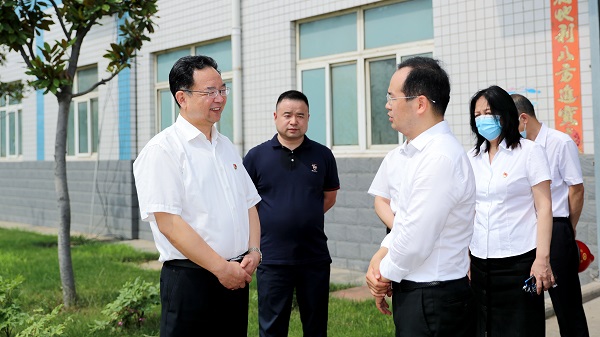 郑州市委常委、市纪委书记杜新军一行莅临365速发国际调研指导事情