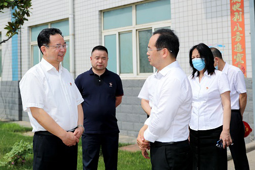 郑州市委常委、市纪委书记杜新军一行莅临365速发国际调研指导事情